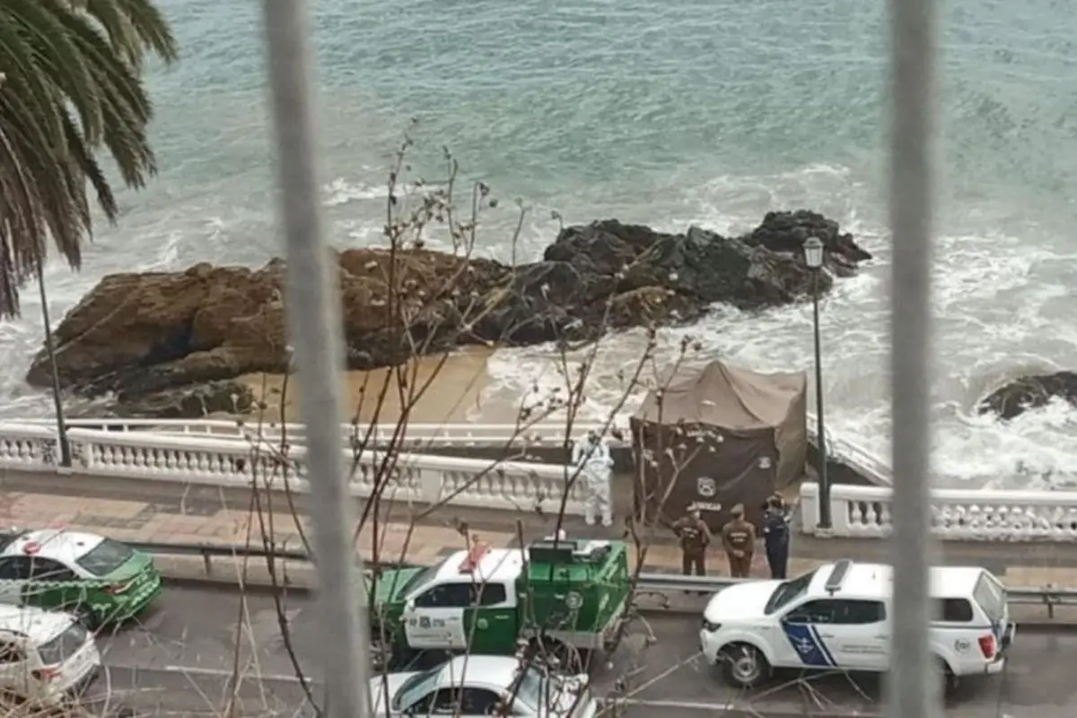 El cuerpo pudo ser visto por quienes pasaron por el lugar, Twitter