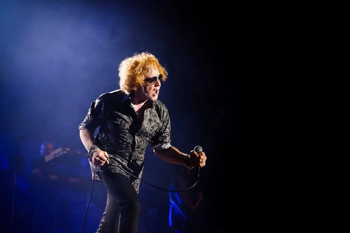 Mick Hucknall de Simply Red, Cedida