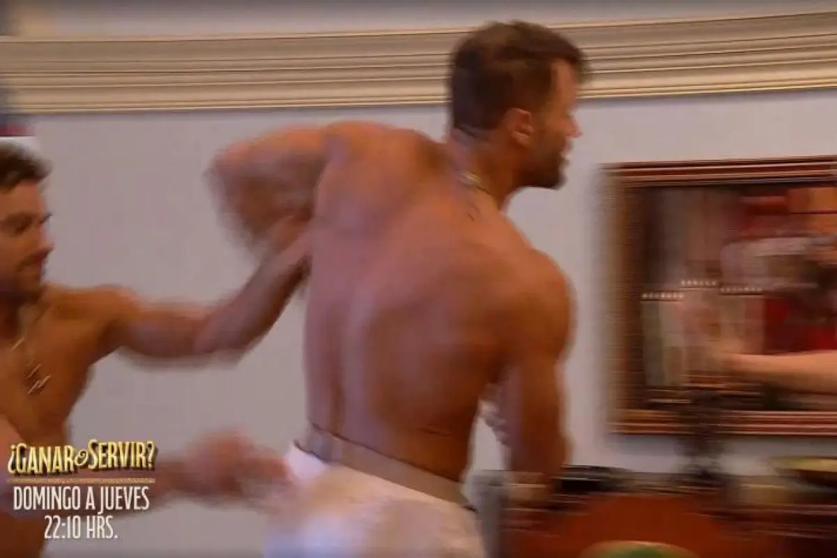 Austin Palao intenta detener a Fabio Agostini, quien quiere golpear a Luis Mateucci., Captura