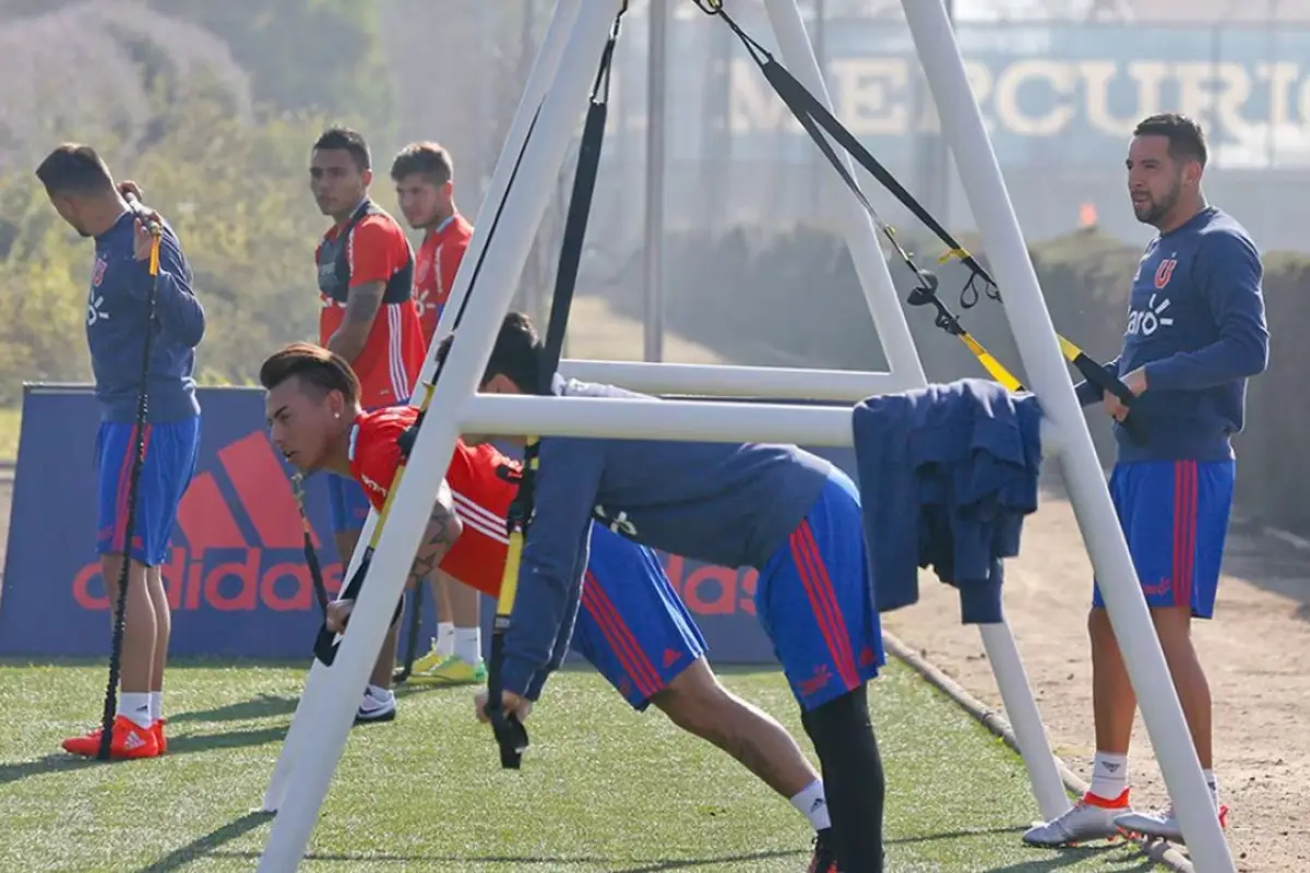 Mauricio Isla con la camiseta de la U, Agencia Uno