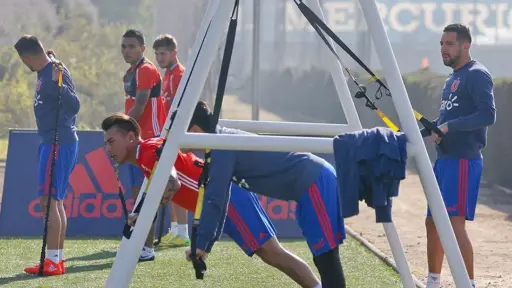 Mauricio Isla con la camiseta de la U, Agencia Uno