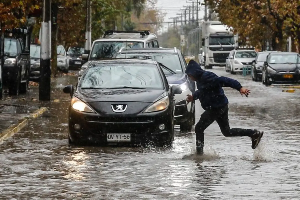 Las lluvias vuelven a la capital, Agencia Uno