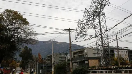 Diversos cortes de luz afectan a la RM, Agencia Uno