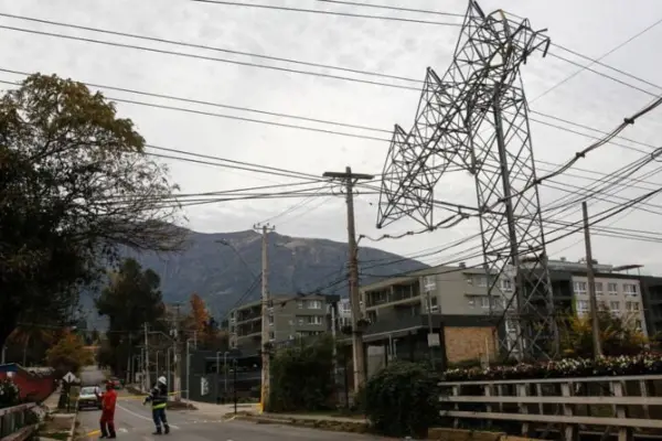 Diversos cortes de luz afectan a la RM ,Agencia Uno