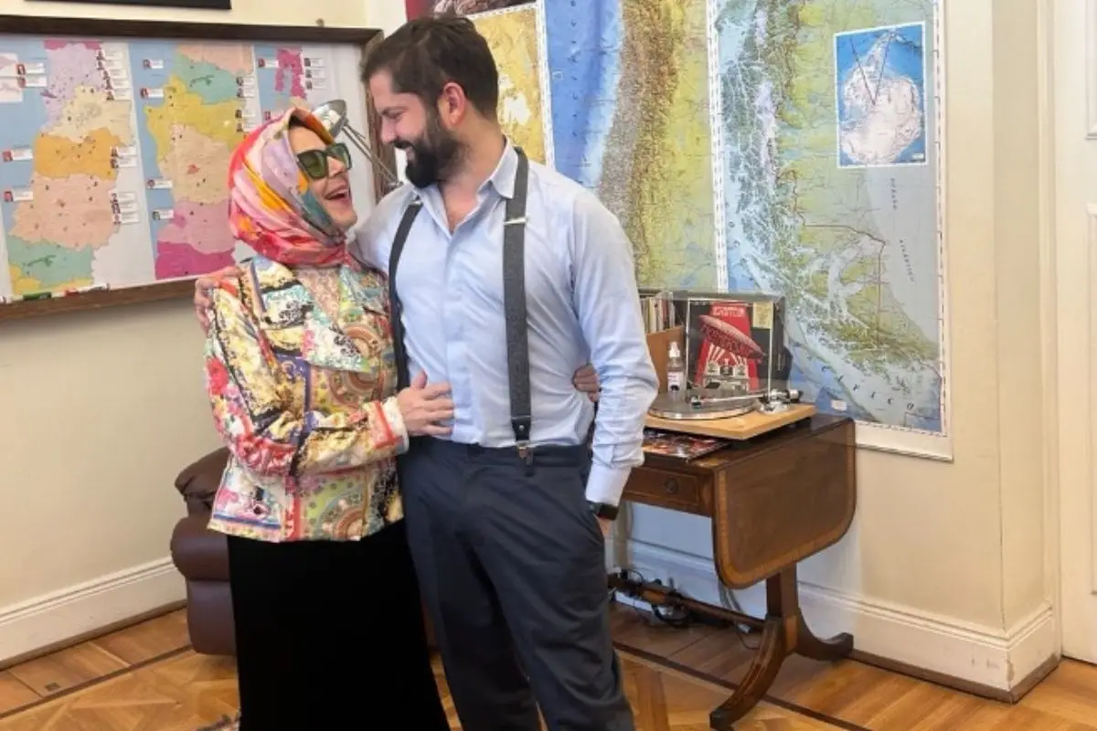 El Presidente Boric junto a su madre en La Moneda, Instagram
