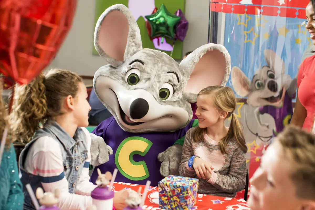 Chuck E. Cheese, Cedida