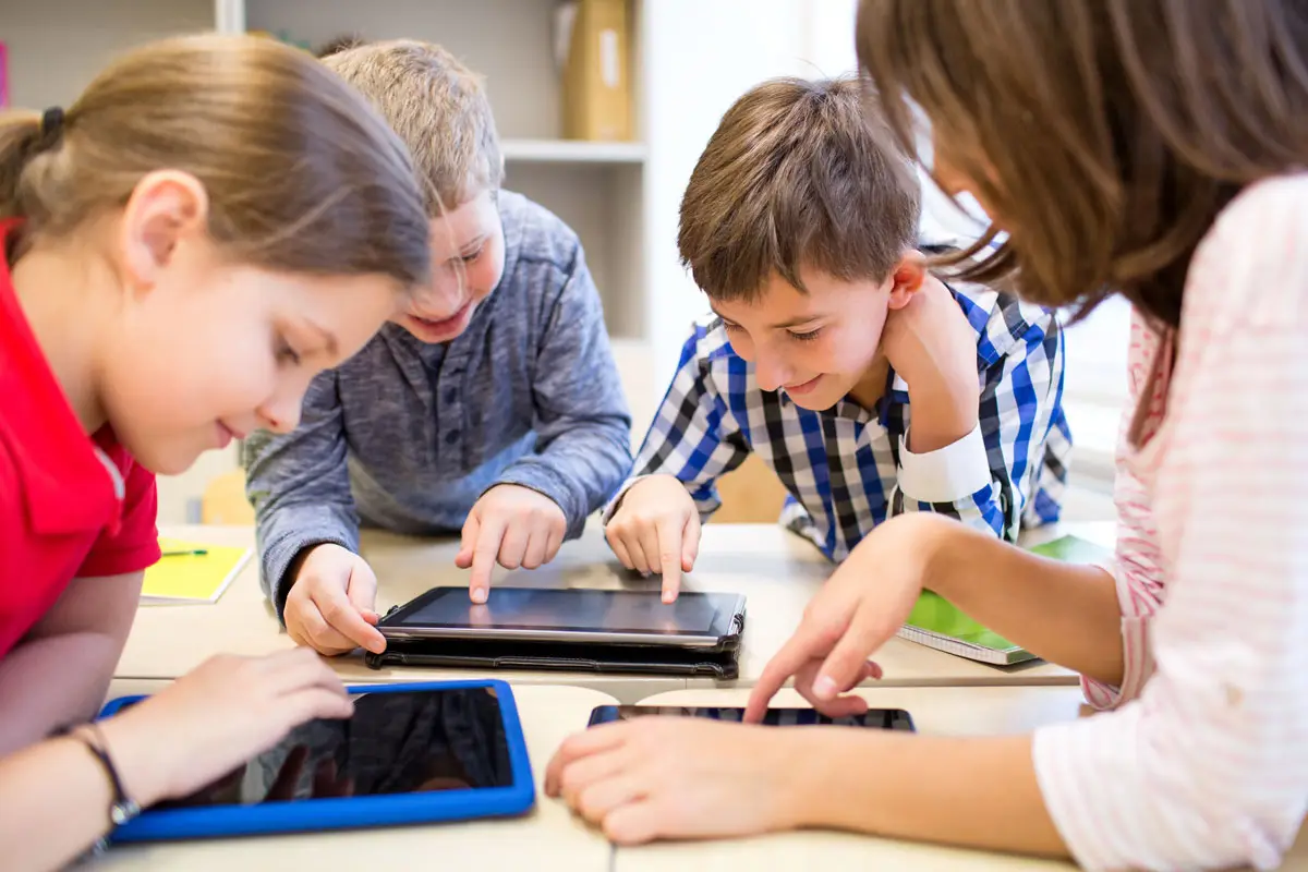 Uso de internet a edad temprana, Redes sociales | Referencial