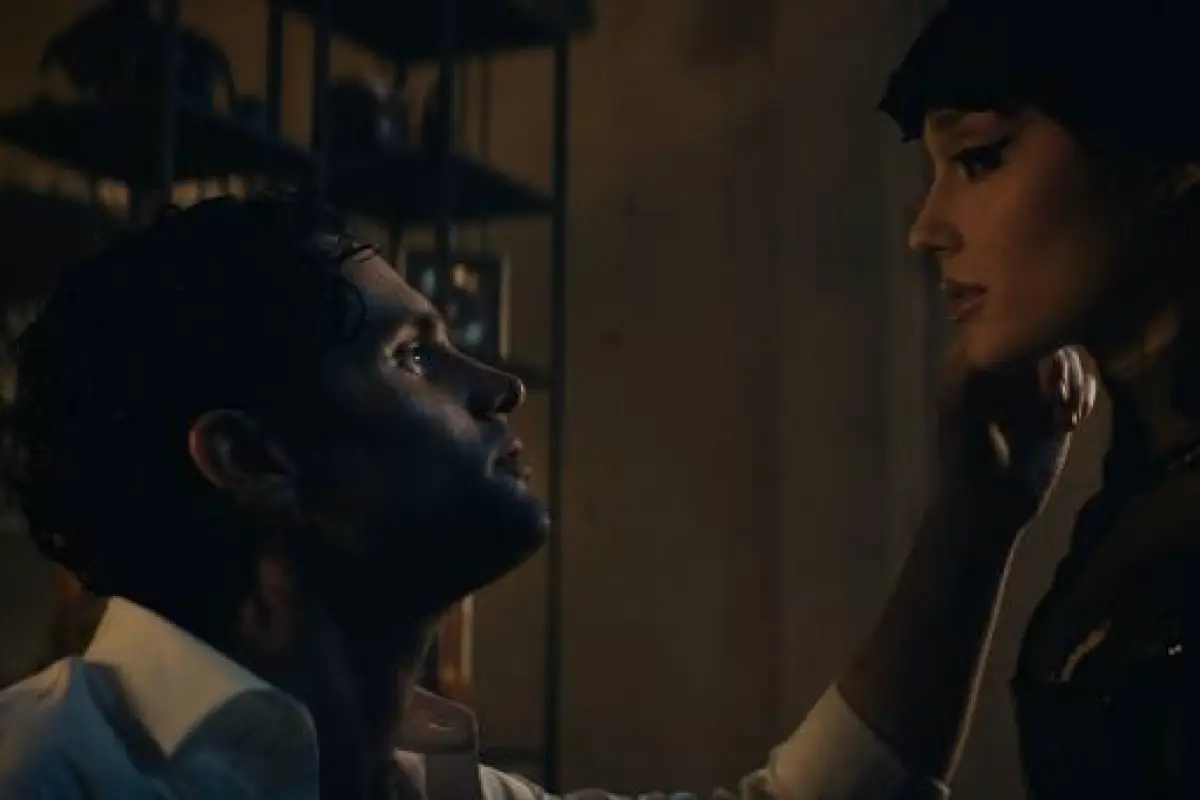 Ariana Grande , Cedida