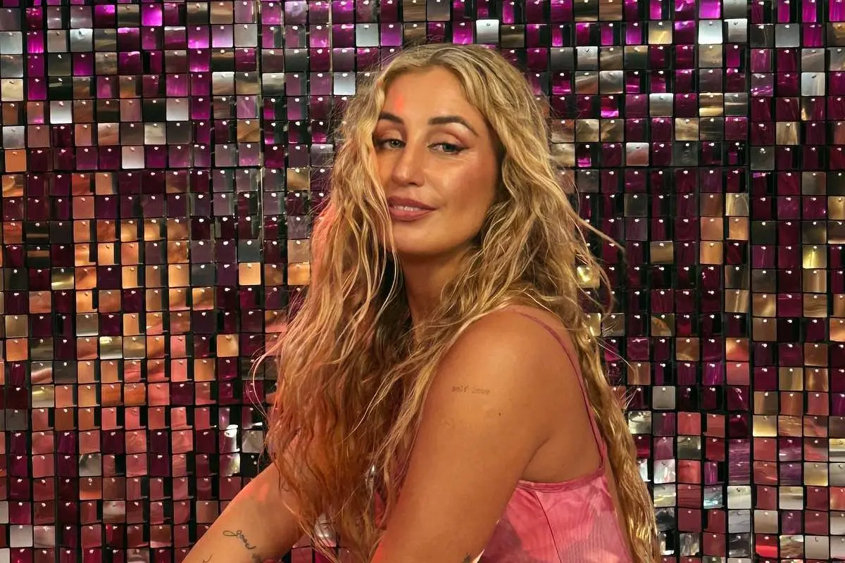 Daniela Castro, Redes Sociales