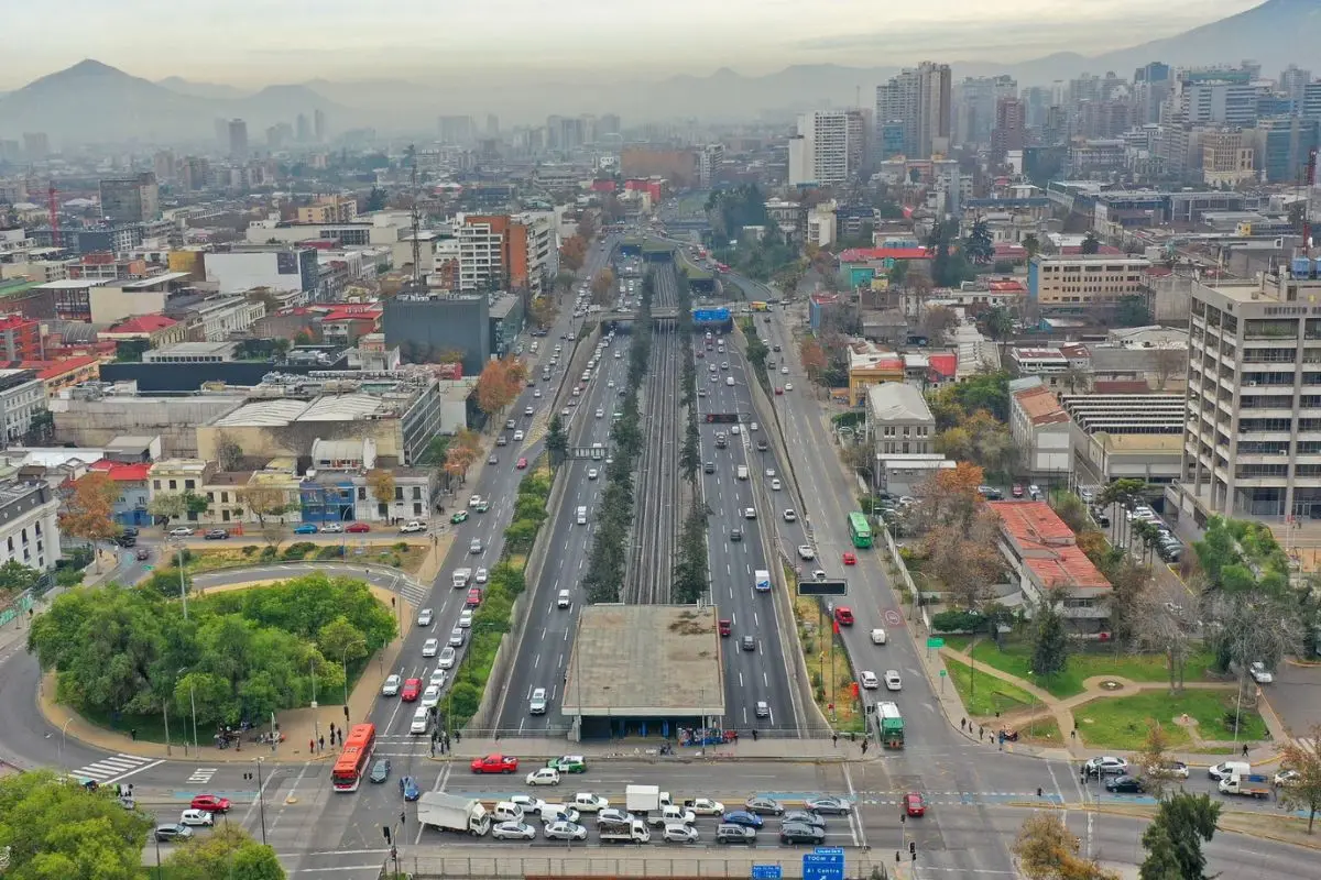 El parque urbano irá sobre la Autopista Central, Cedida