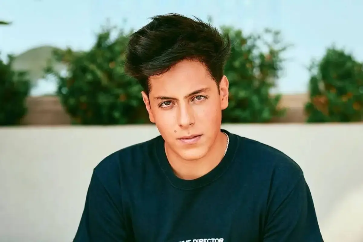 Máximo Menem Bolocco, Redes sociales