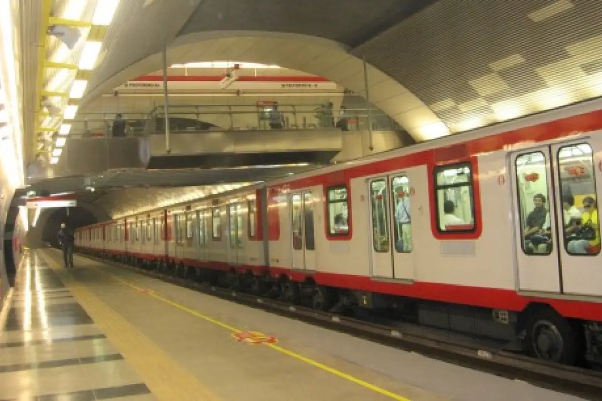 Línea 1 Metro de Santiago , Redes sociales
