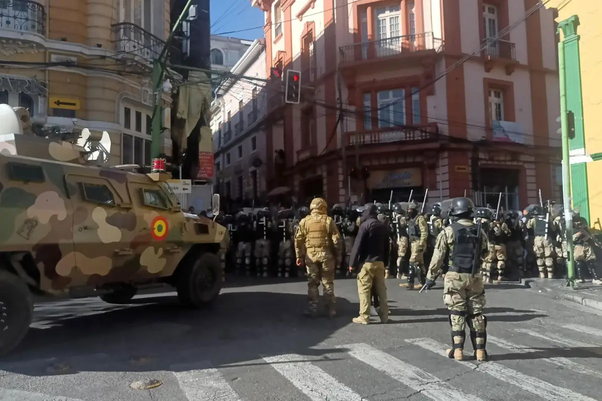 Fuerzas militares en la Plaza Murillo, Captura