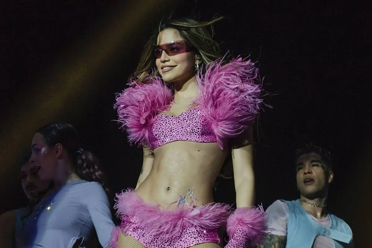 Emilia Mernes, Redes Sociales