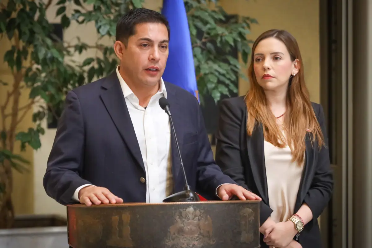 Jorge Durán y Camila Flores, Cedida