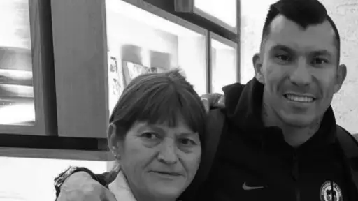 Gary Medel junto a su madre, Redes sociales