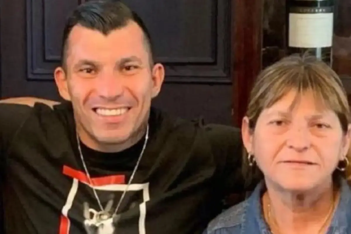 Gary Medel y Marisol Soto, su madre , Redes sociales