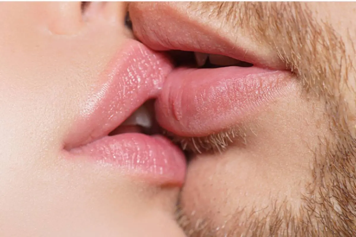 Besos, Redes Sociales