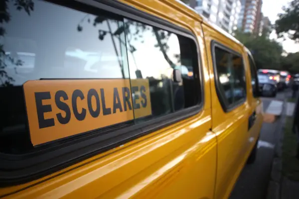 Furgón escolar  ,Redes sociales | Referencial