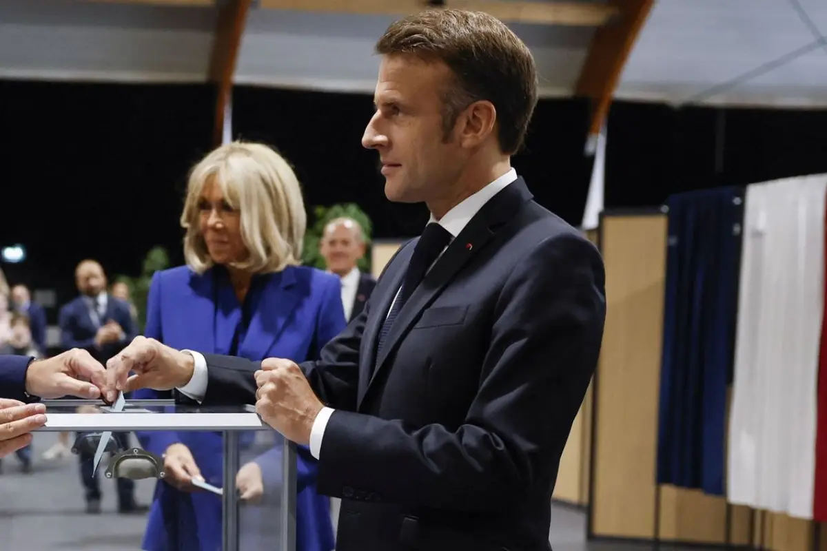 Emmanuel Macron votando en Francia, Redes sociales