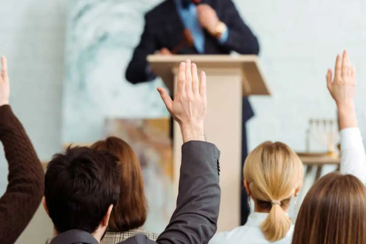 Subasta, Redes sociales