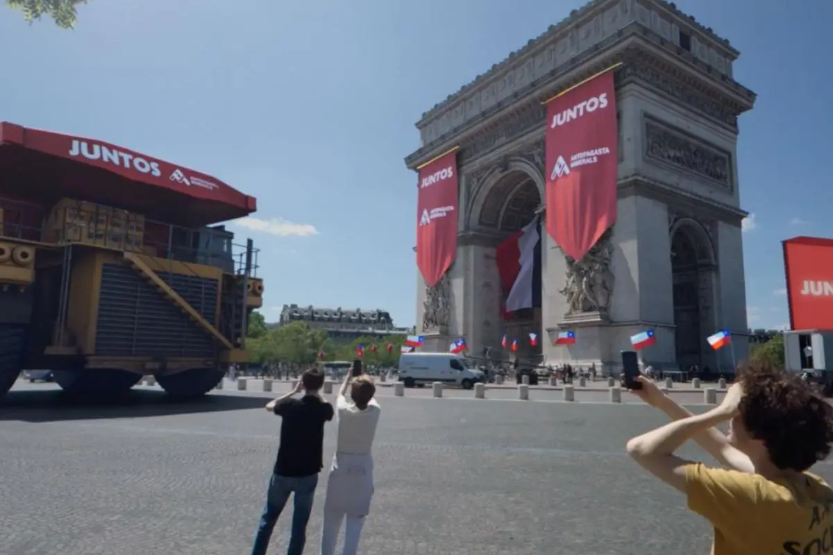 Camiones chilenos en París, Cedida