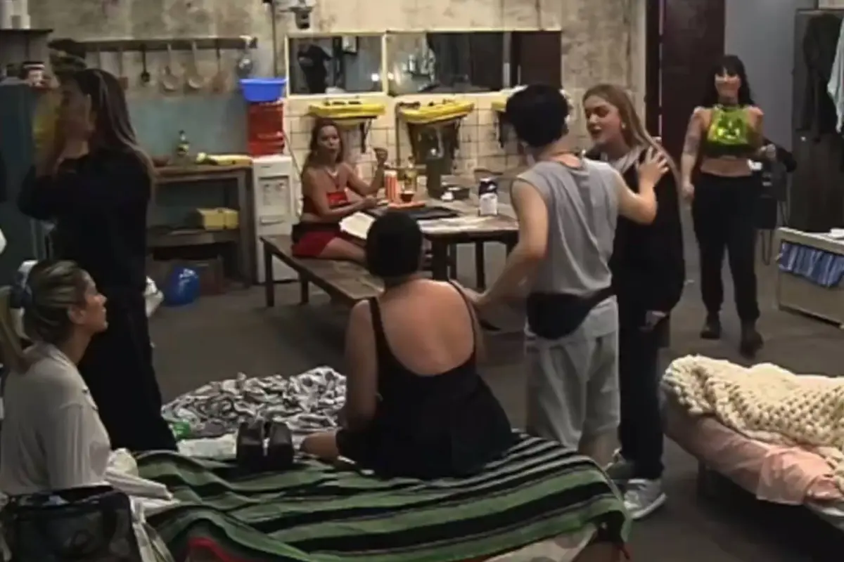 Pelea entre Michelle Carvalho, Yuyuniz y Antonia, Captura de pantalla