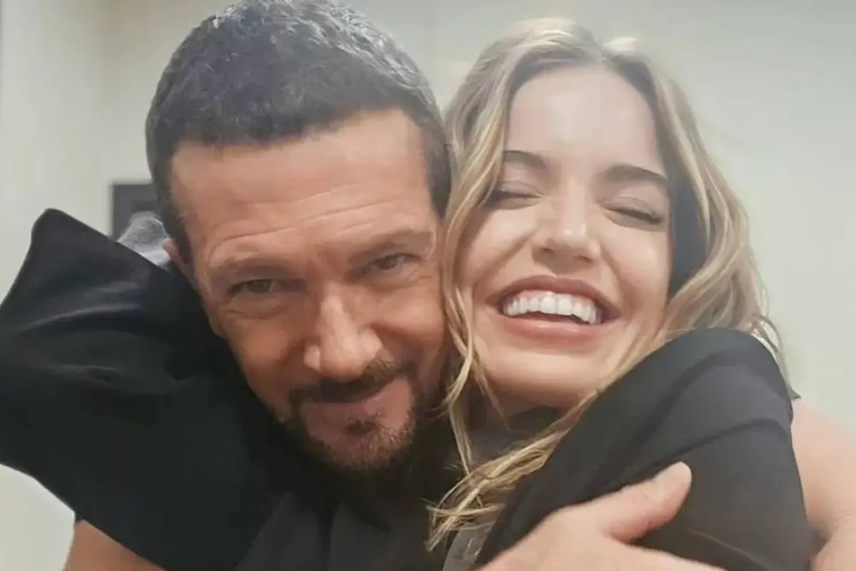 Millaray Viera junto a Antonio Banderas , Redes sociales