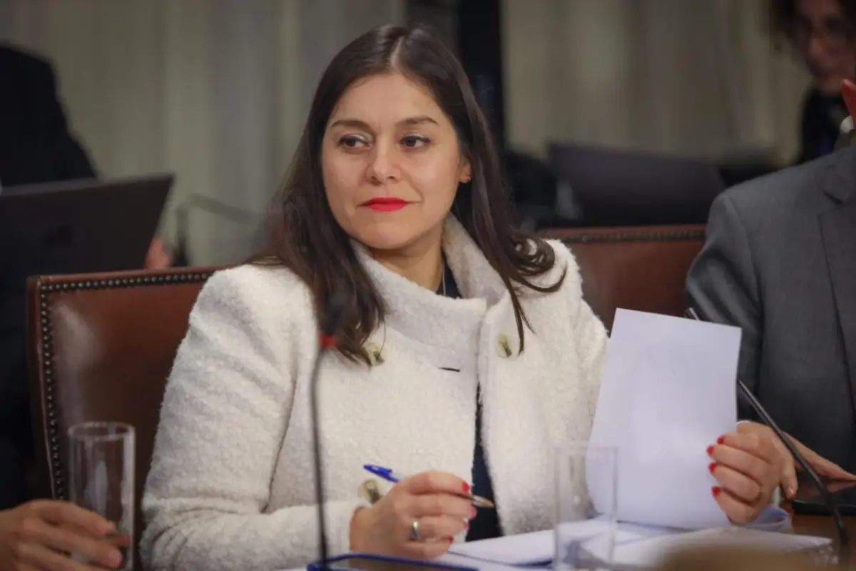 Karen Medina, Cedida