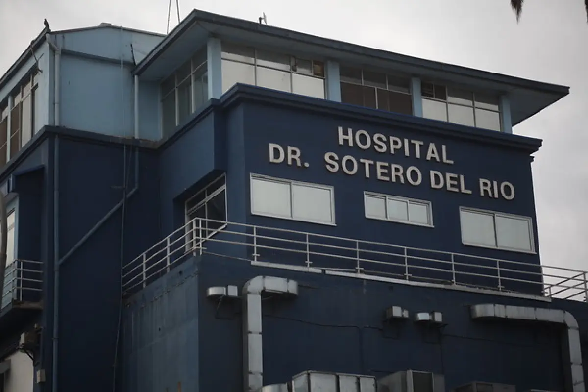 Joven recibe notificación del Hospital Sótero del Río tras 17 años., Redes sociales | Referencial