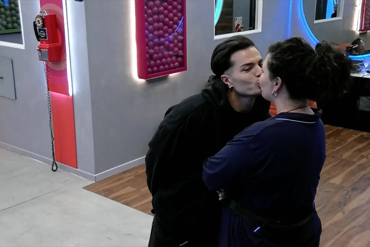 Michelle Carvalho y Miguel Martínez, Captura de pantalla