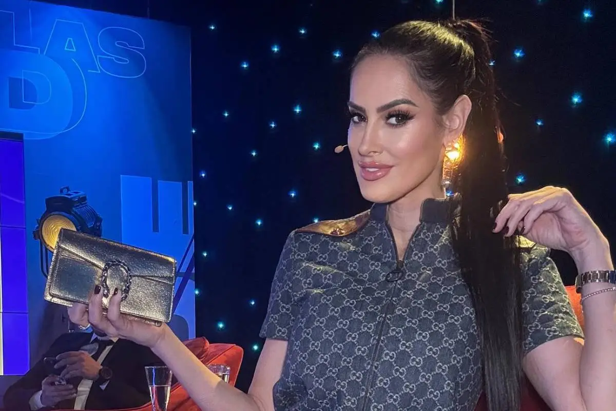 Adriana Barrientos, Redes Sociales