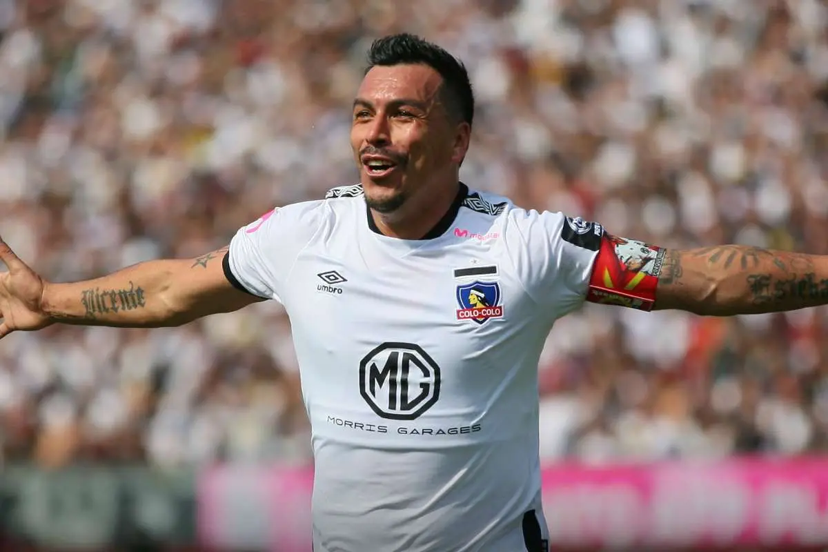 Esteban Paredes a detalles de volver al fútbol profesional, Redes sociales