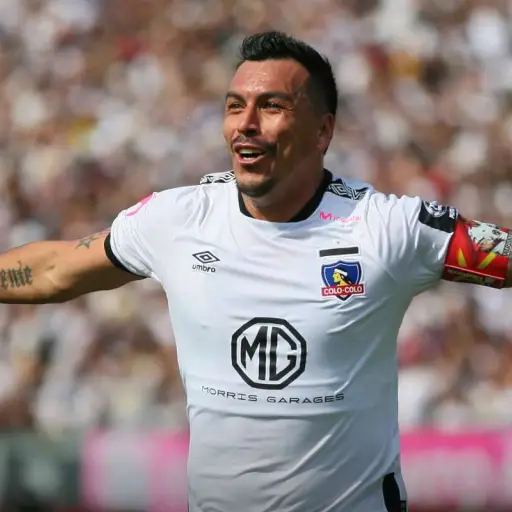 Esteban Paredes a detalles de volver al fútbol profesional ,Redes sociales