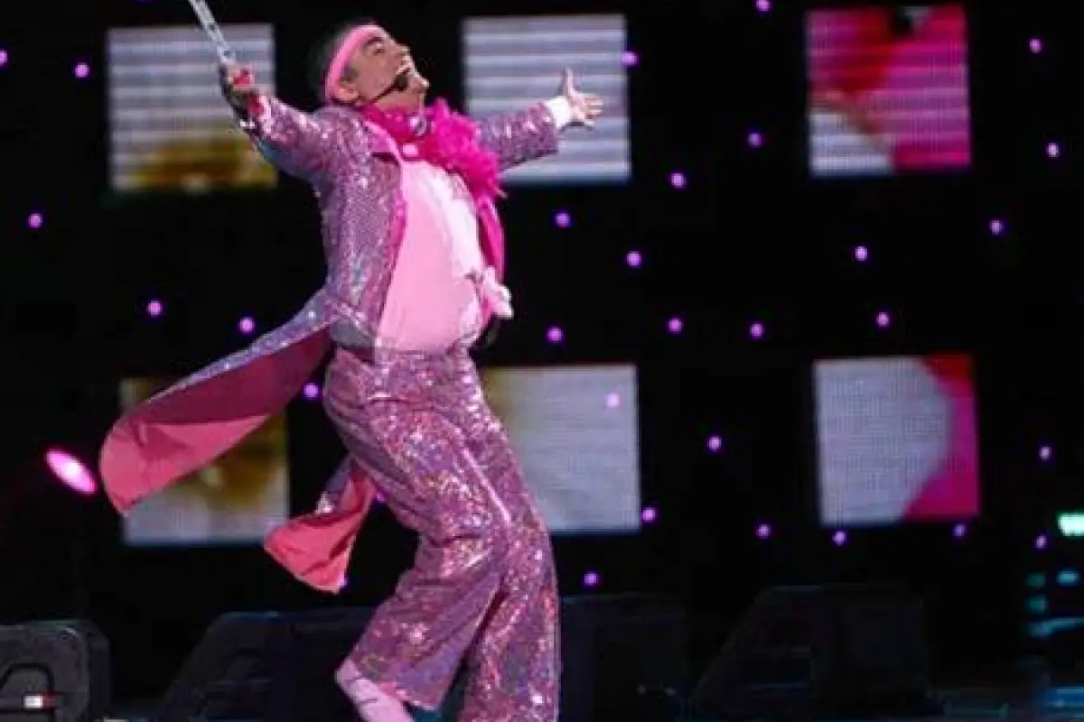 Tony Esbelt, Redes sociales