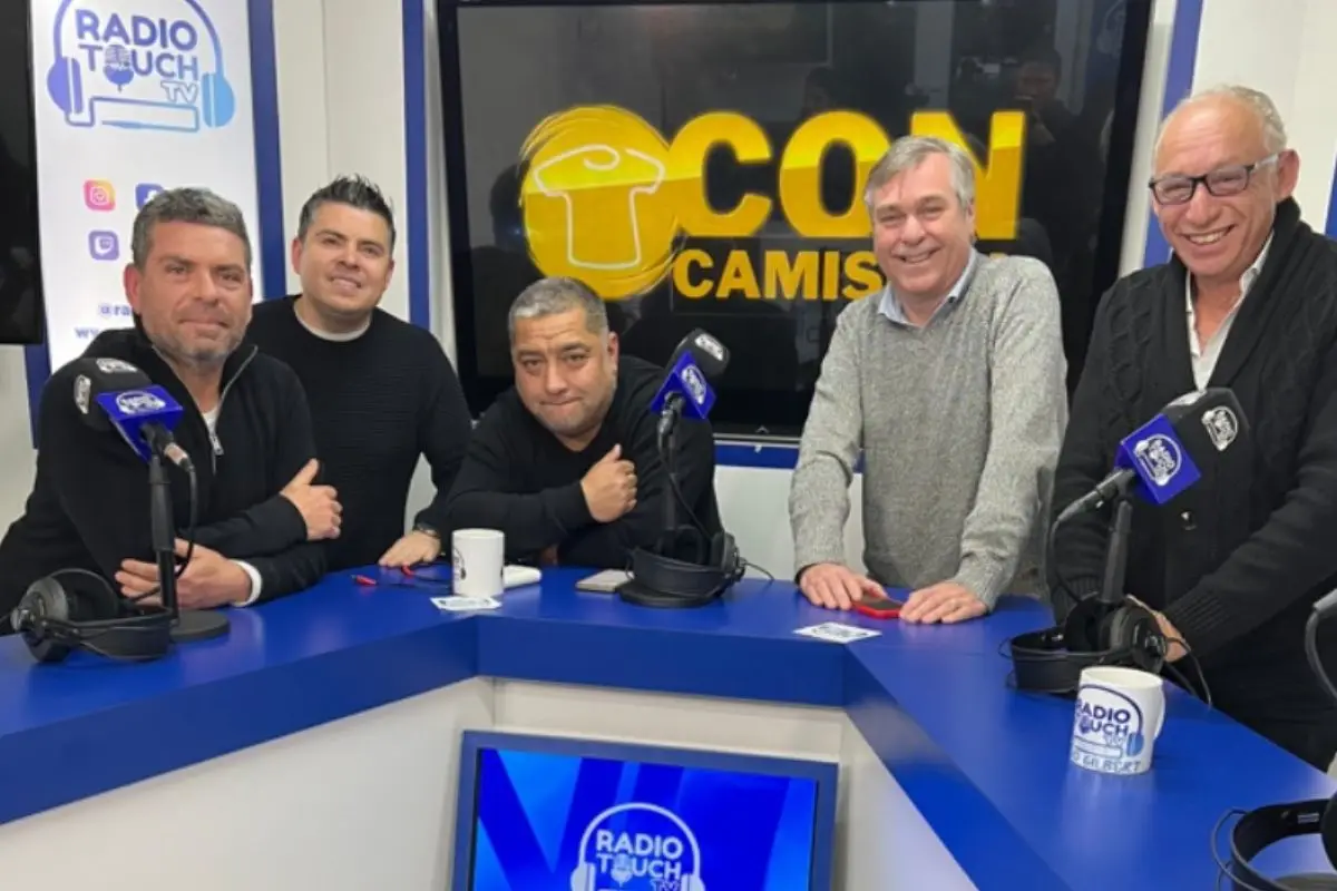 Los panelista de Con Camiseta junto a Alejandro Cortés, Twitter