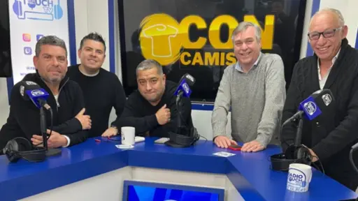 Los panelista de Con Camiseta junto a Alejandro Cortés, Twitter