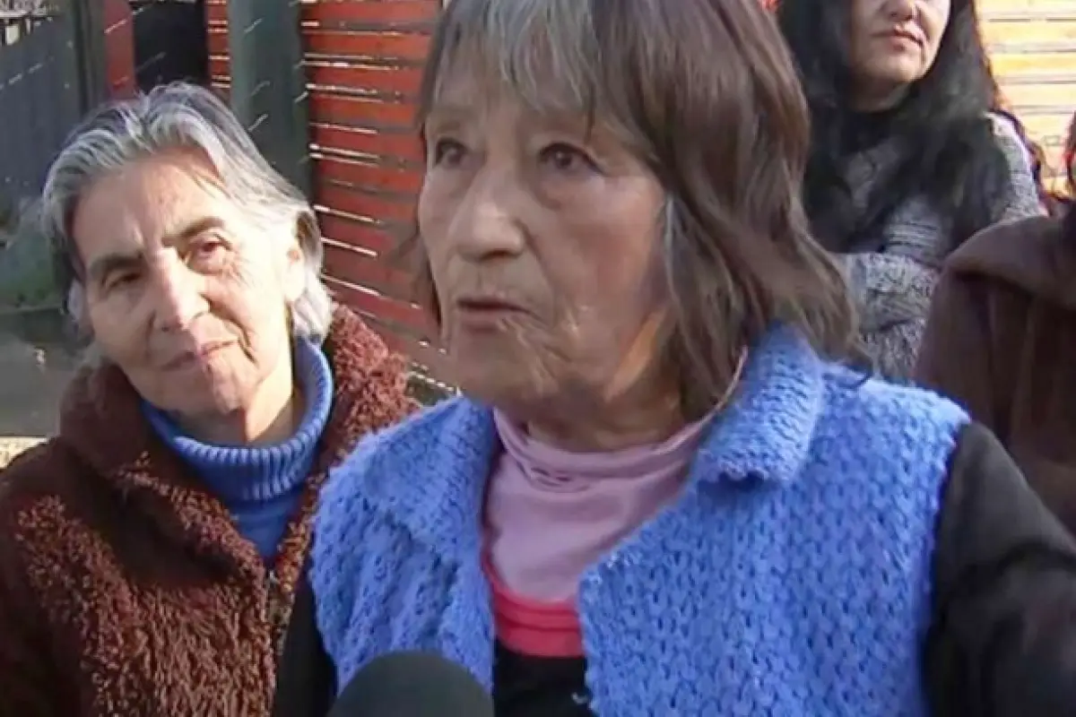 Vecina de Pudahuel no ha podido comer por culpa del corte de luz, Captura | Mega