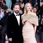 Pablo Larraín desfiló junto a Angelina Jolie en Venecia, Redes sociales | X