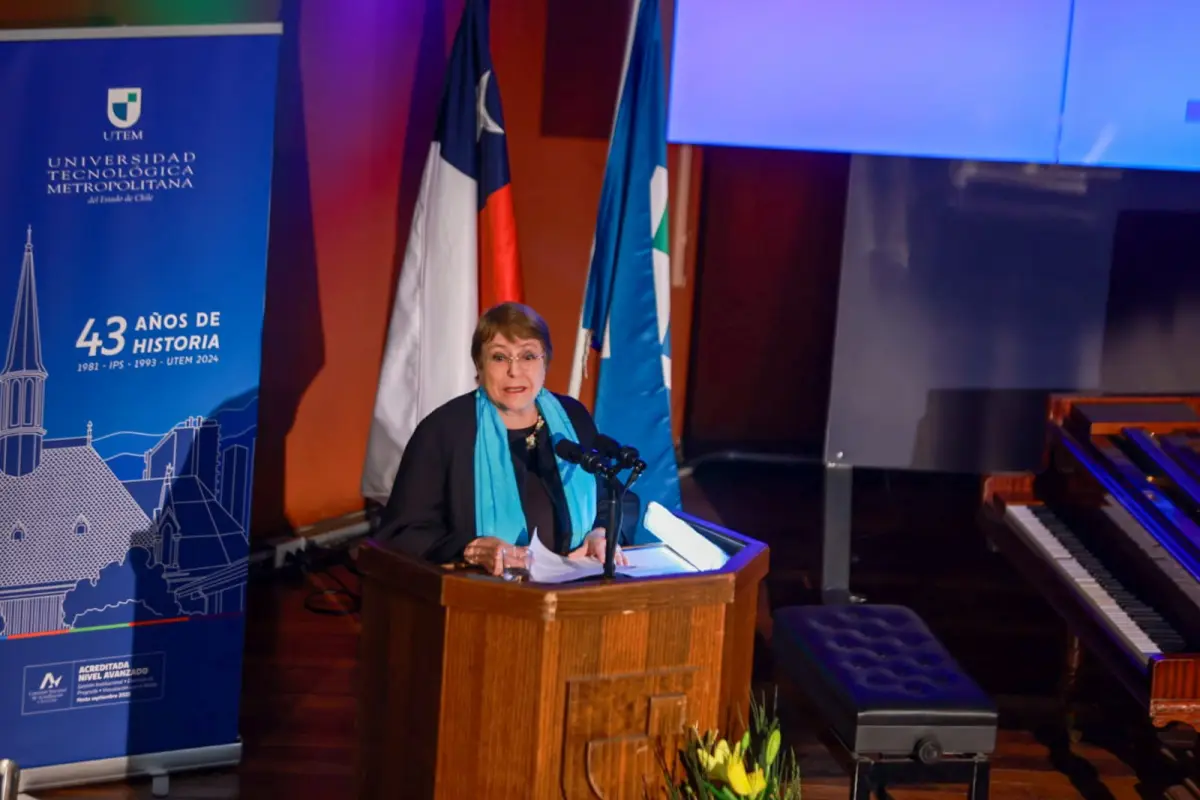 Michelle Bachelet estuvo presente en la ceremonia del 43° aniversario de la UTEM, Juan Pablo Carmona