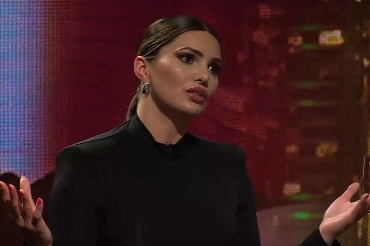 Faloon Larraguibel, Redes Sociales