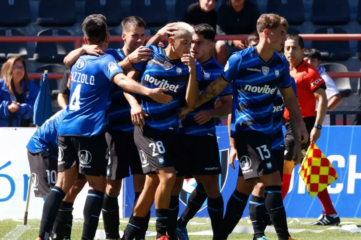 El problema que enfrenta Huachipato en el fútbol chileno , Redes sociales