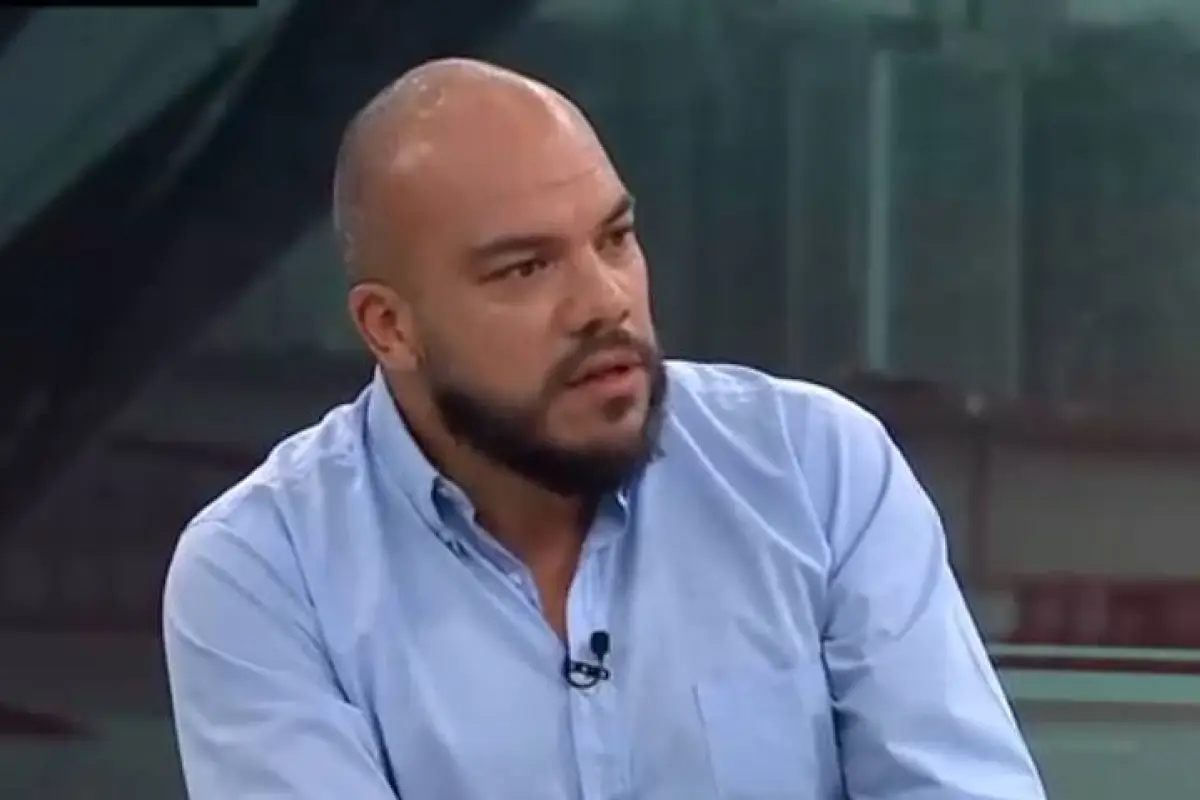 Oposición pide renuncia de Subsecretario Eduardo Vergara, Redes sociales 