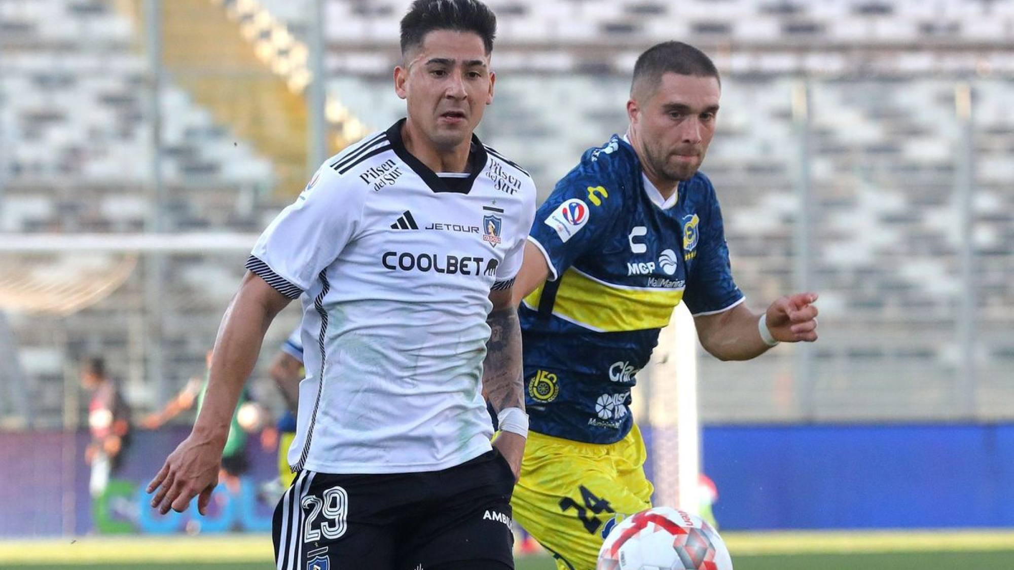 Colo Colo se impuso a Everton y le respira en la nuca a la U