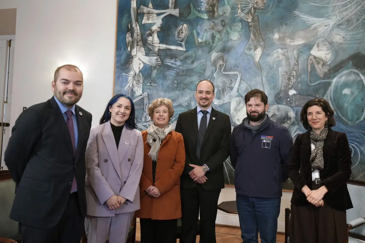 Reunión en La Moneda, Cedida 