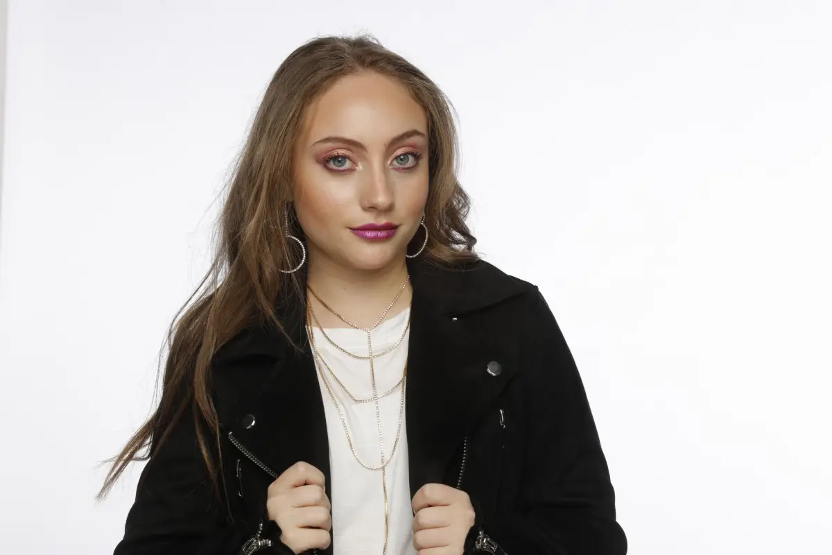 Yas Gagliardi estrena su single “Tan Simple”, Cedida