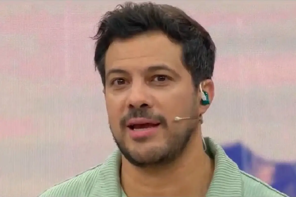 Simón Oliveros , Redes sociales