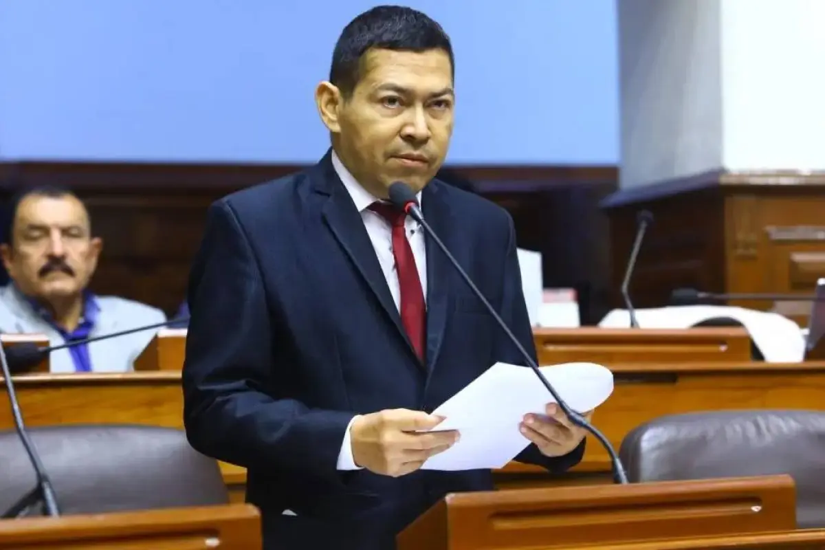 Hitler Saavedra, Congreso del Perú