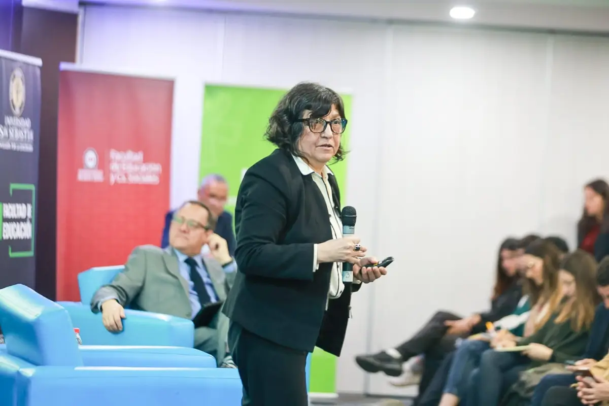 Elisa Araya, rectora de la UMCE: Los profesores deben tener mucha capacidad de establecer diálogo, Juan Pablo Carmona