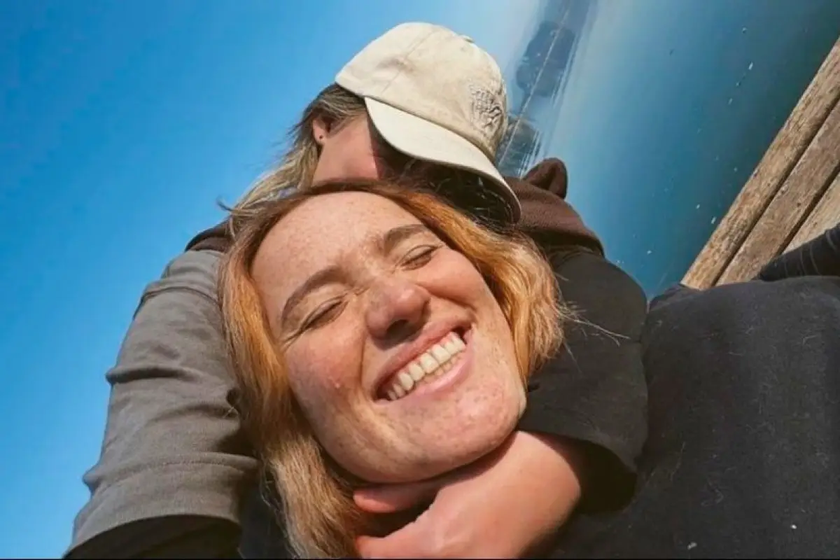 Laura de la Fuente y su polola, Redes sociales